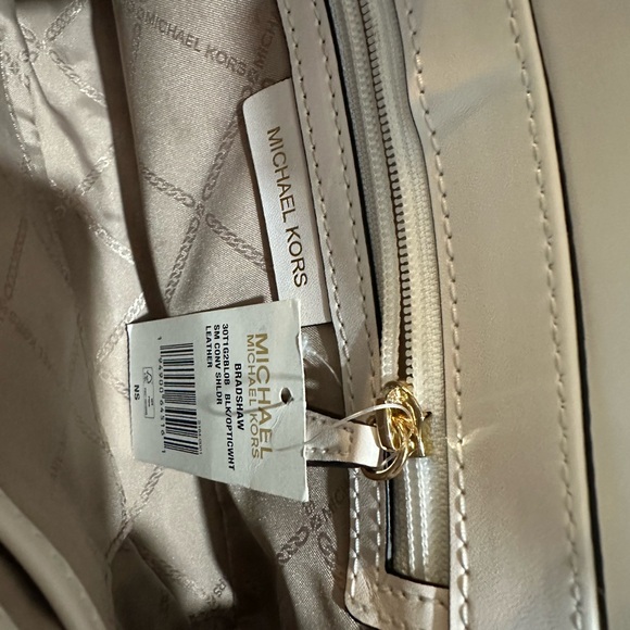 π€ β€οΈMICHAEL KORS β€οΈπ€ BRADSHAW SMALL LOGO EMBOSSED LEATHER SHOULDER - Picture 10 of 14